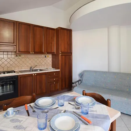 1 Bedroom Beautiful In Apartment Ricadi