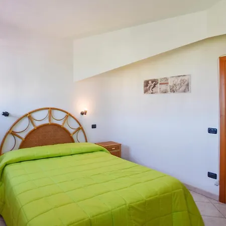 1 Bedroom Beautiful In Appartamento Ricadi